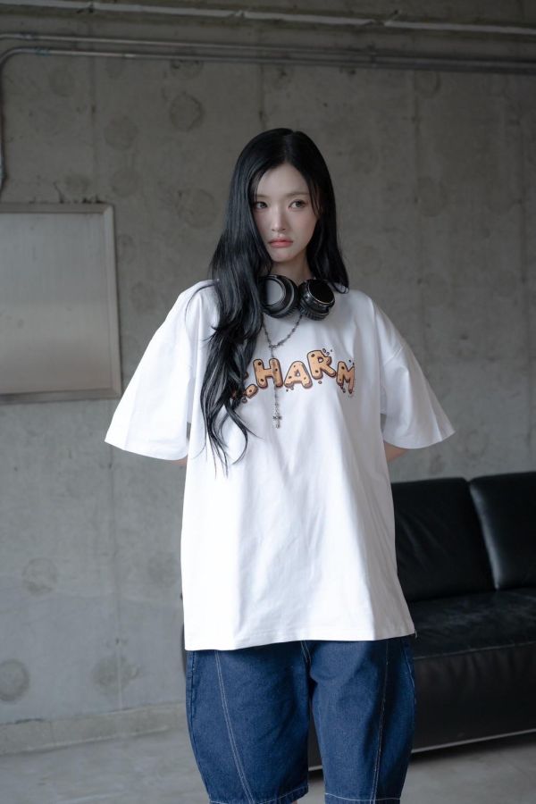 【SORONA®】 CHARM餅乾字母印花短Tee 