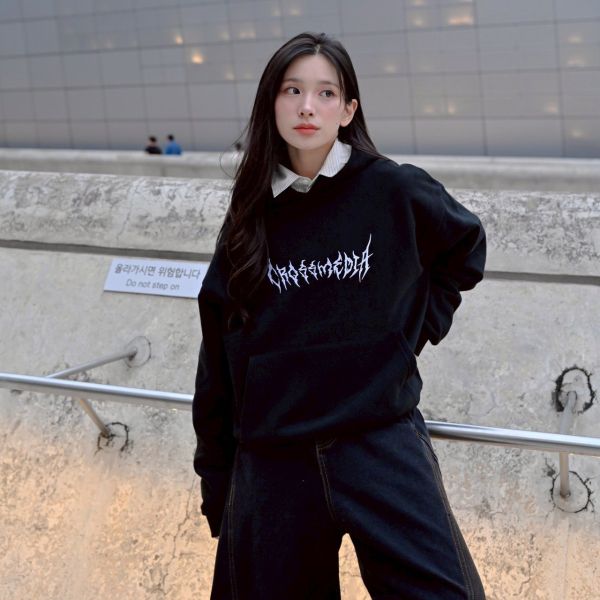 【現貨】CROSSMEDIA 刺繡街頭抓痕字寬短帽Tee 