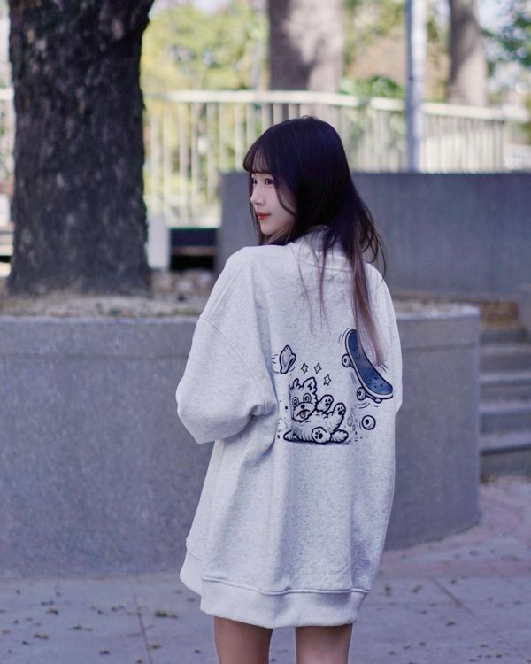 現貨【牛奶暖絨】跌倒狗狗牛奶絨大學Tee 