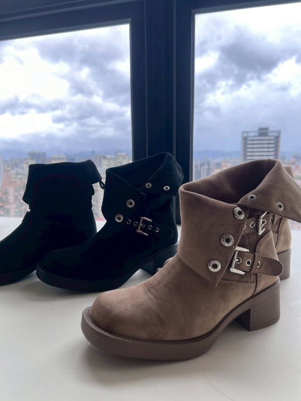 【預購】鉚釘中筒機車靴 