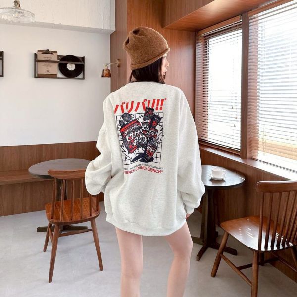 日系零食刺繡刷毛大學Tee 