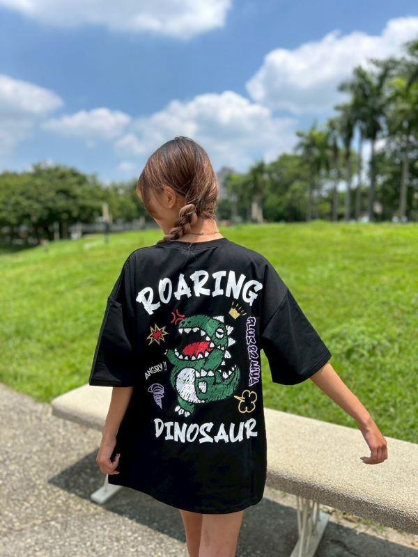 【現貨】ROARING恐龍塗鴉Tee 