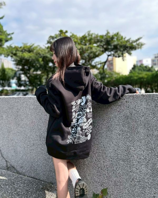 【現貨】美式汽車背後大圖刷毛帽Tee 