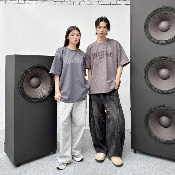 【現貨】哥德字車線刺繡短Tee 