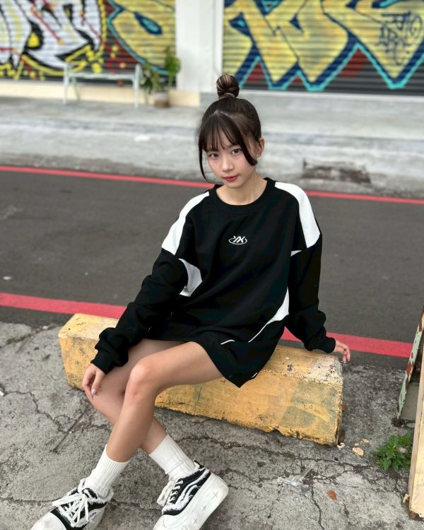 【預購】YX銀膠拼接大學Tee 