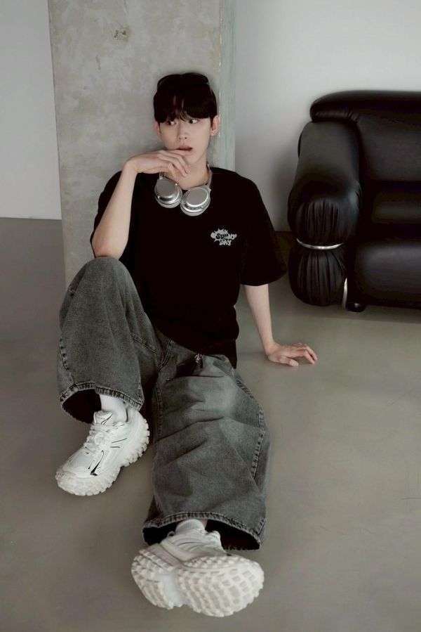 【現貨】SUNNY DAY日光浴狗狗印花短Tee 