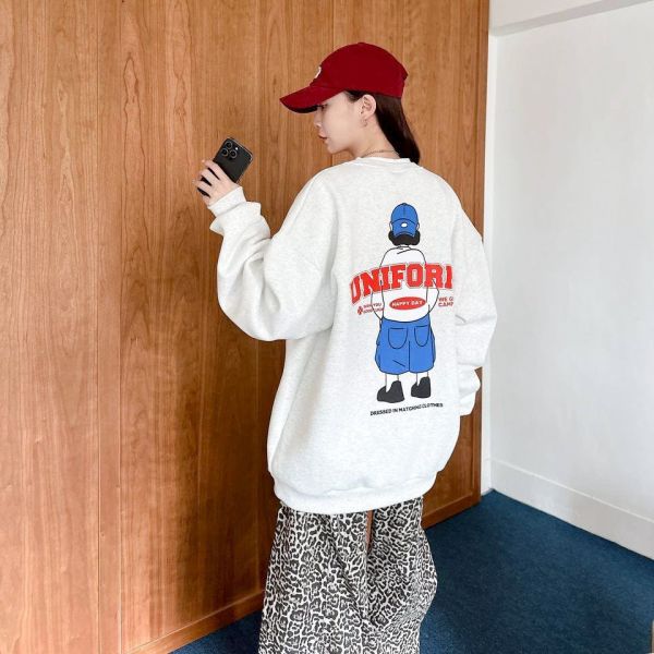 【現貨】UNIFORM男孩背影刷毛大學Tee 