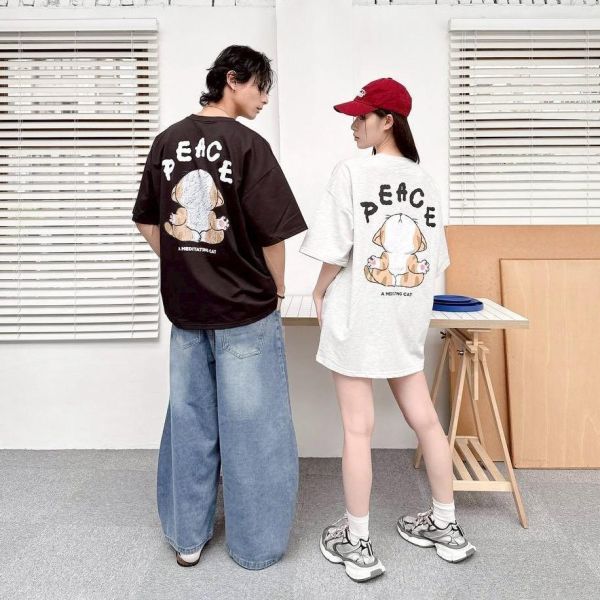 【現貨+預購】PEACE虎斑貓打坐短Tee 