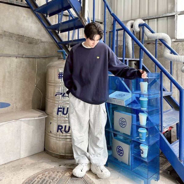 【預購】愛心笑臉刺繡刷毛大學Tee 