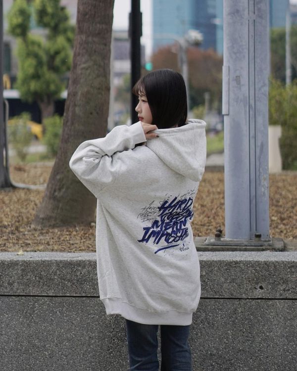 現貨【牛奶暖絨】藝術英字塗鴉牛奶絨帽Tee 