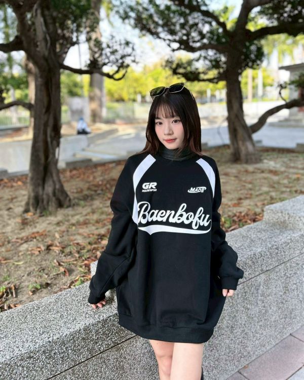 【現貨+預購】Baenbolu美式拼接印花刷毛大學Tee 