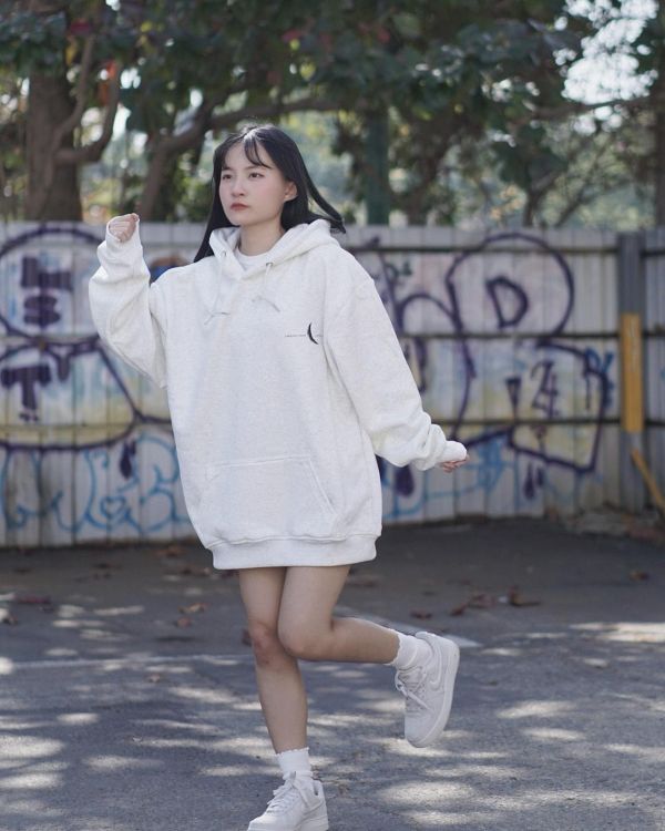 現貨【牛奶暖絨】月相日記牛奶絨帽Tee 