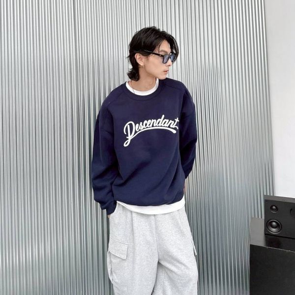 Descendat草寫貼布繡刷毛大學Tee 