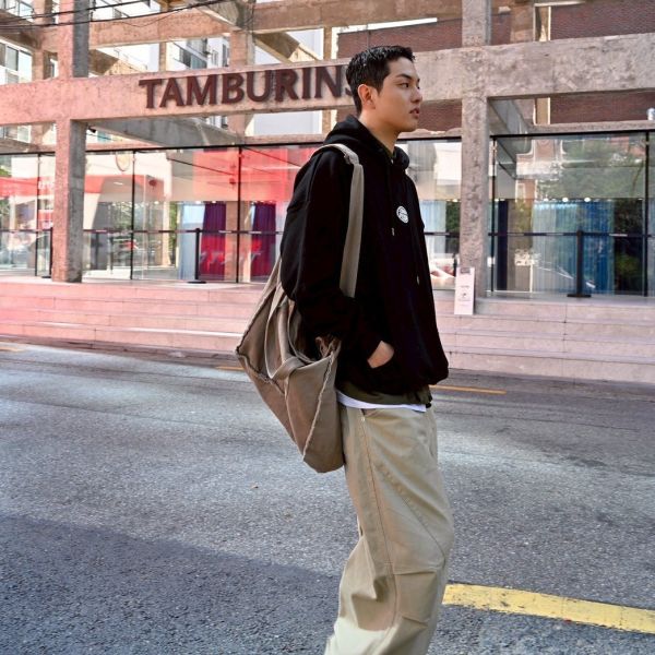 CROSS卡通泡泡字圓標刷毛帽Tee 