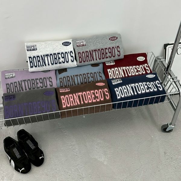 【預購】美式V領英字滾邊大學Tee 