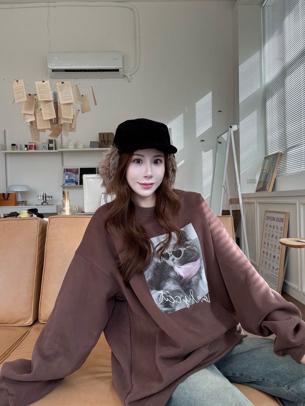 眼鏡貓咪印花刷絨大學Tee 