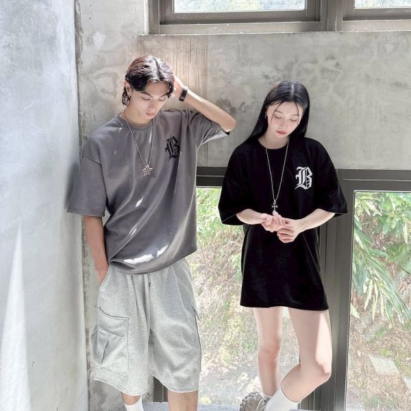 【預購】The Bad News Gimes刺繡哥德字麂皮Tee 