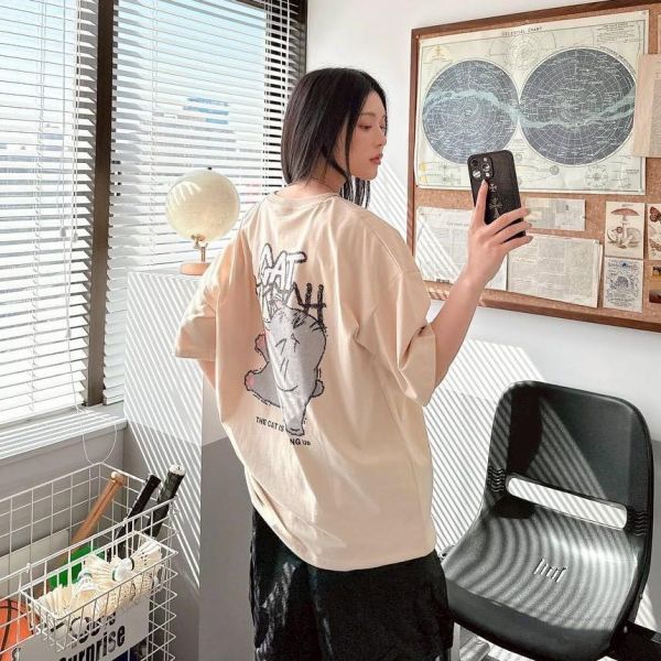 【現貨】貓咪伸展塗鴉感印花短Tee 