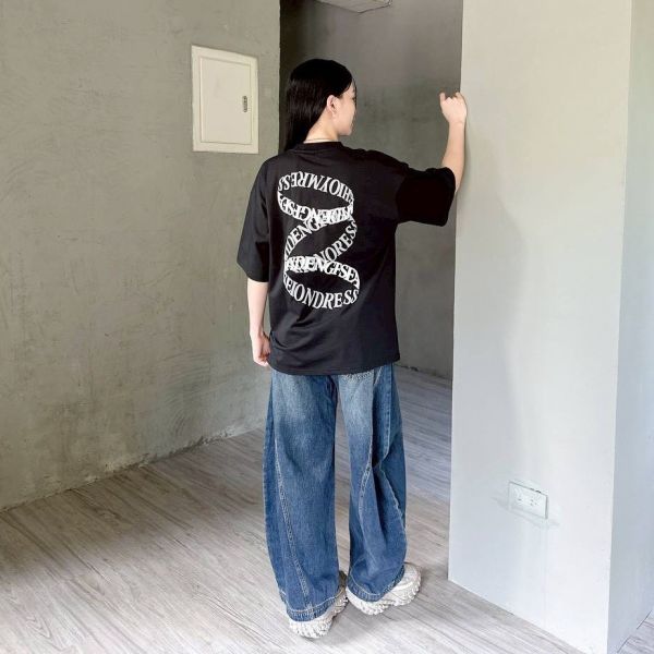 【SORONA®現貨】發泡螺旋哥德字涼感Tee 