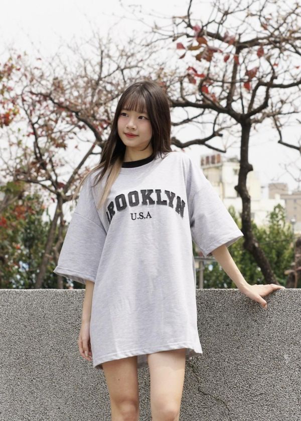 【現貨+預購】BROOKLYN牛仔貼布刺繡短Tee 