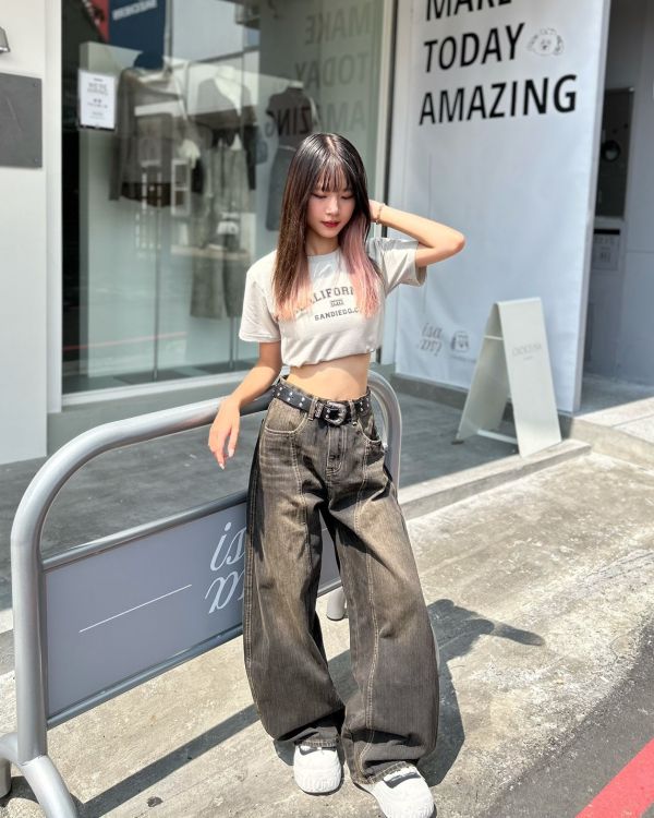 【現貨+預購】車線刷色牛仔彎刀褲 