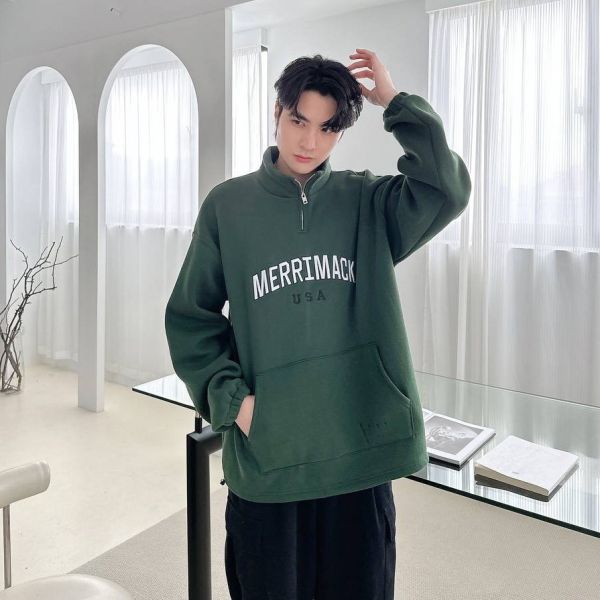 MERRIMACK半高領拉鏈刺繡刷毛大學Tee 