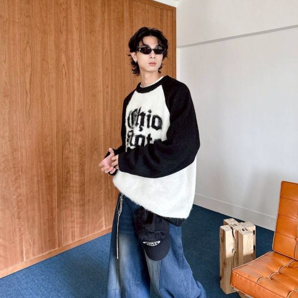 歌德字撞色拼接袖馬海毛毛衣 