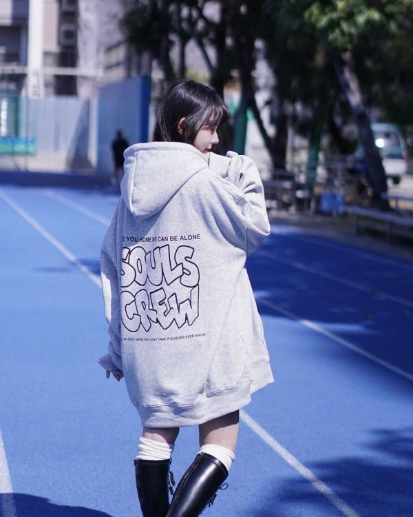 現貨【牛奶暖絨】簍空字母牛奶絨帽Tee 