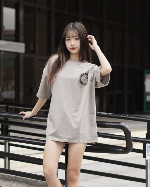 現貨【街頭最強背影殺手】環形煙霧字母短Tee 