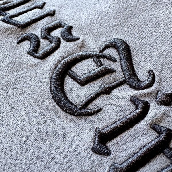 【預購】The Bad News Gimes刺繡哥德字麂皮Tee 