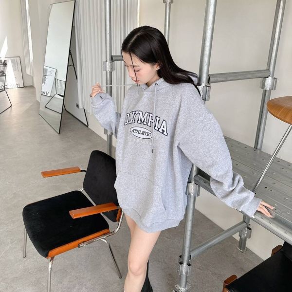 OLYMPIA貼布繡刷毛帽Tee 