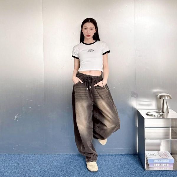 【現貨】 girl gang泡泡字唇印撞色短版Tee 