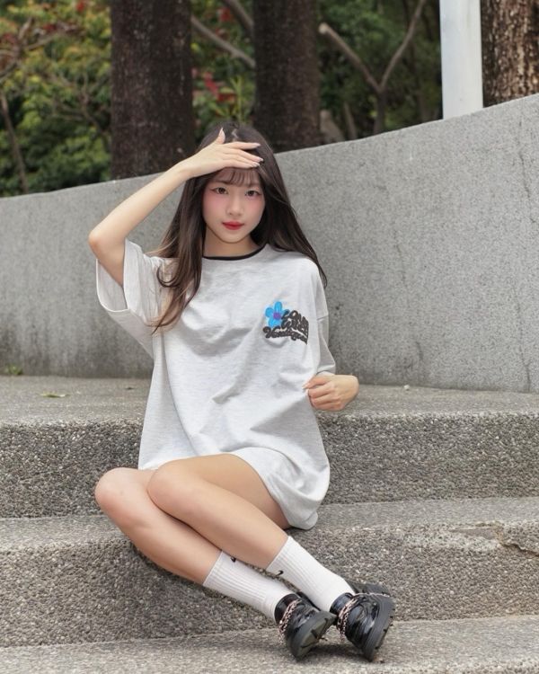 【現貨】發泡文字花朵短Tee 