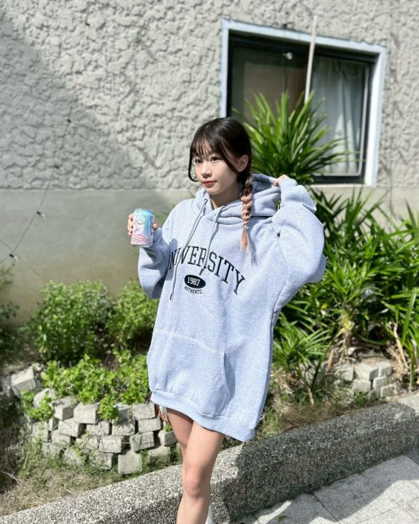 【現貨】UNIVERSITY圓標刺繡刷毛帽Tee 