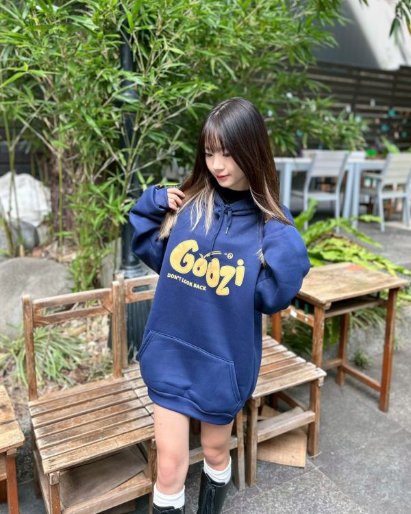 【現貨】軟萌GOOZI英字刷毛帽Tee 