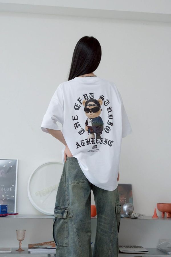 【SORONA®】哥德字反光熊涼感短Tee 