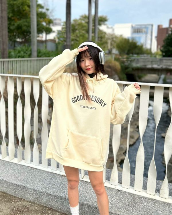 【現貨】GOODVIBESONLY英字刷毛帽Tee 