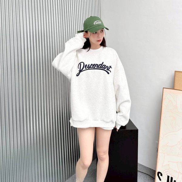 Descendat草寫貼布繡刷毛大學Tee 