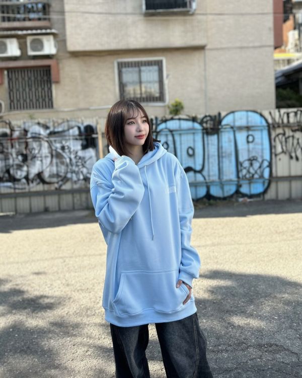 現貨【牛奶暖絨】泡泡英字手指牛奶絨帽Tee 