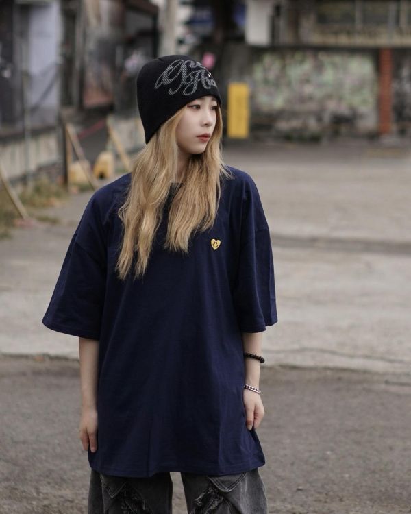 【現貨】撞色小愛心刺繡短Tee 