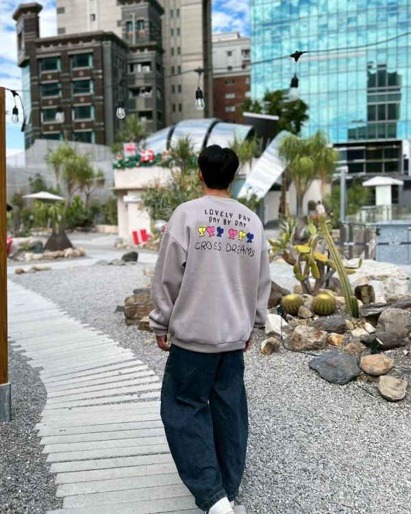 【現貨】CROSS DREAMS愛心排列刷毛大學Tee 