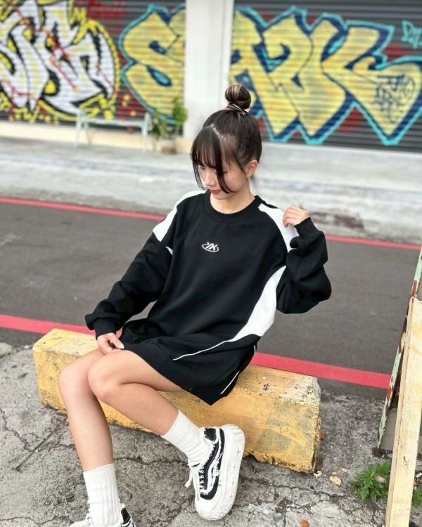 【預購】YX銀膠拼接大學Tee 