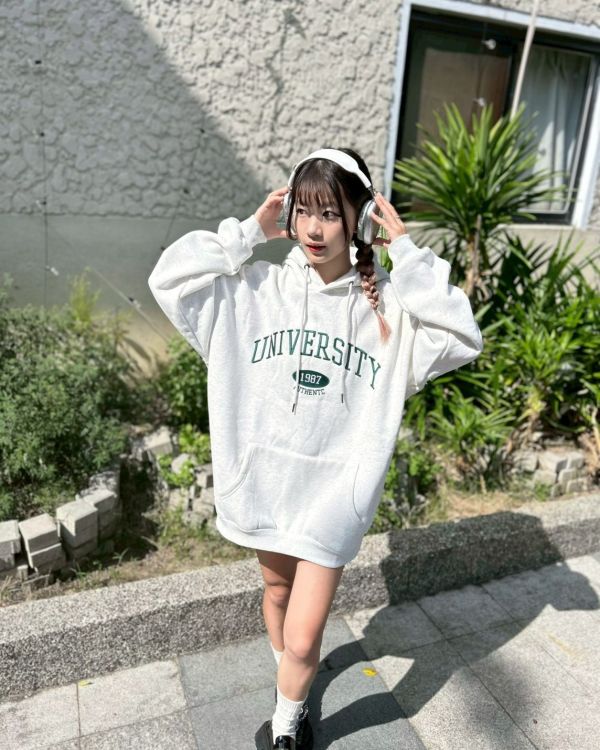【現貨】UNIVERSITY圓標刺繡刷毛帽Tee 