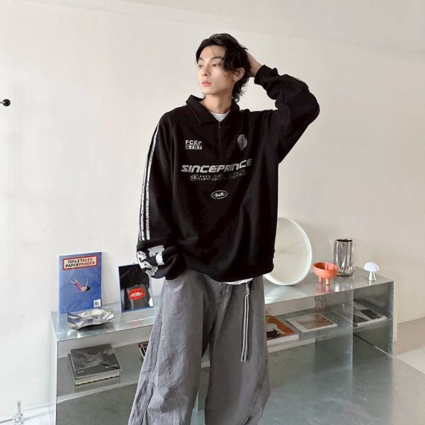 SINCEPRINCE斑駁字體拉鍊POLO衫 