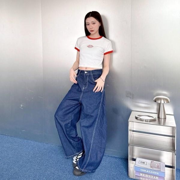 【現貨】 girl gang泡泡字唇印撞色短版Tee 