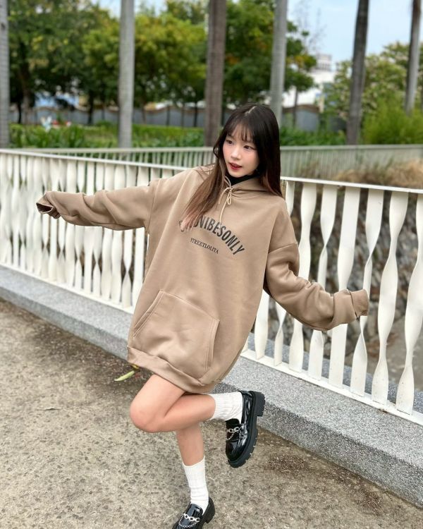 【現貨】GOODVIBESONLY英字刷毛帽Tee 