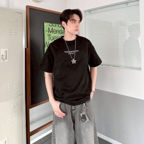 【現貨】荊棘五角星刺繡麂皮短Tee 