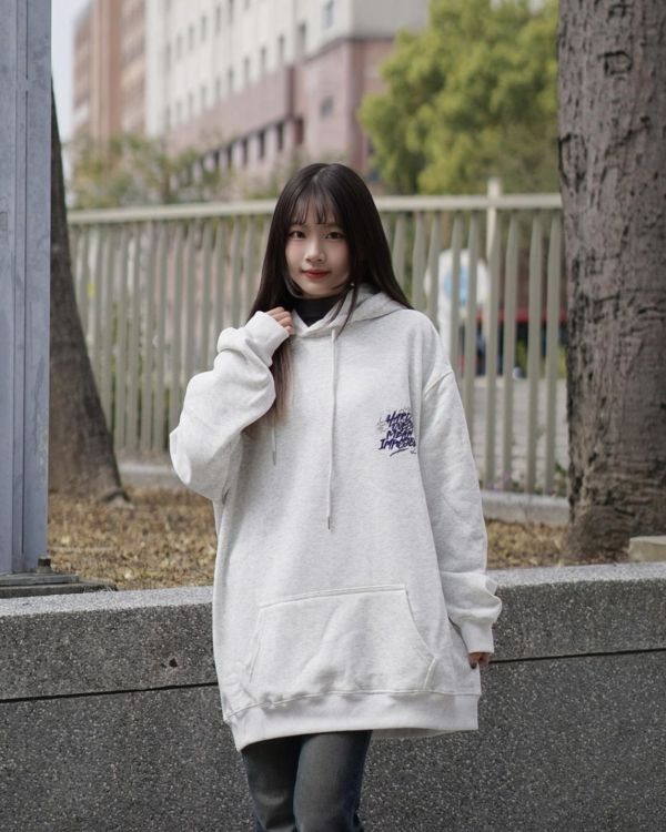 現貨【牛奶暖絨】藝術英字塗鴉牛奶絨帽Tee 