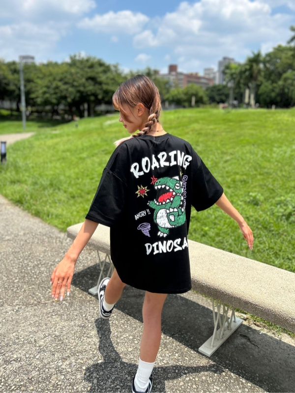 【現貨】ROARING恐龍塗鴉Tee 