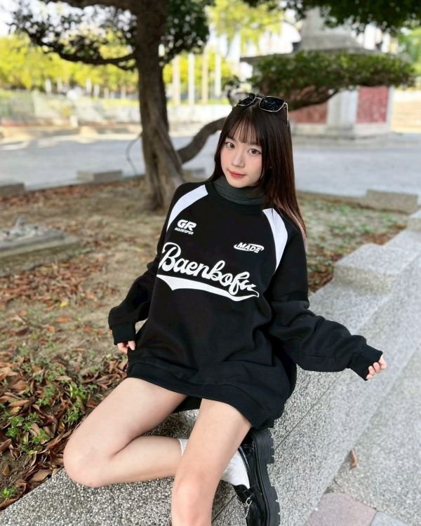 【現貨+預購】Baenbolu美式拼接印花刷毛大學Tee 